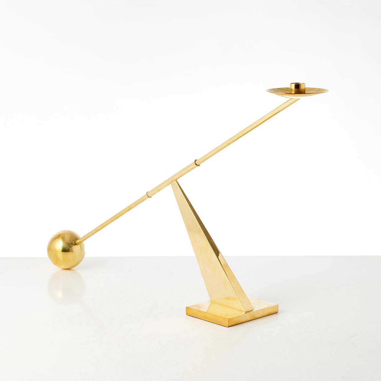 Lysestage, "Interconnect Candle Holder", Menu, moderne, Colin King Studio, messing.