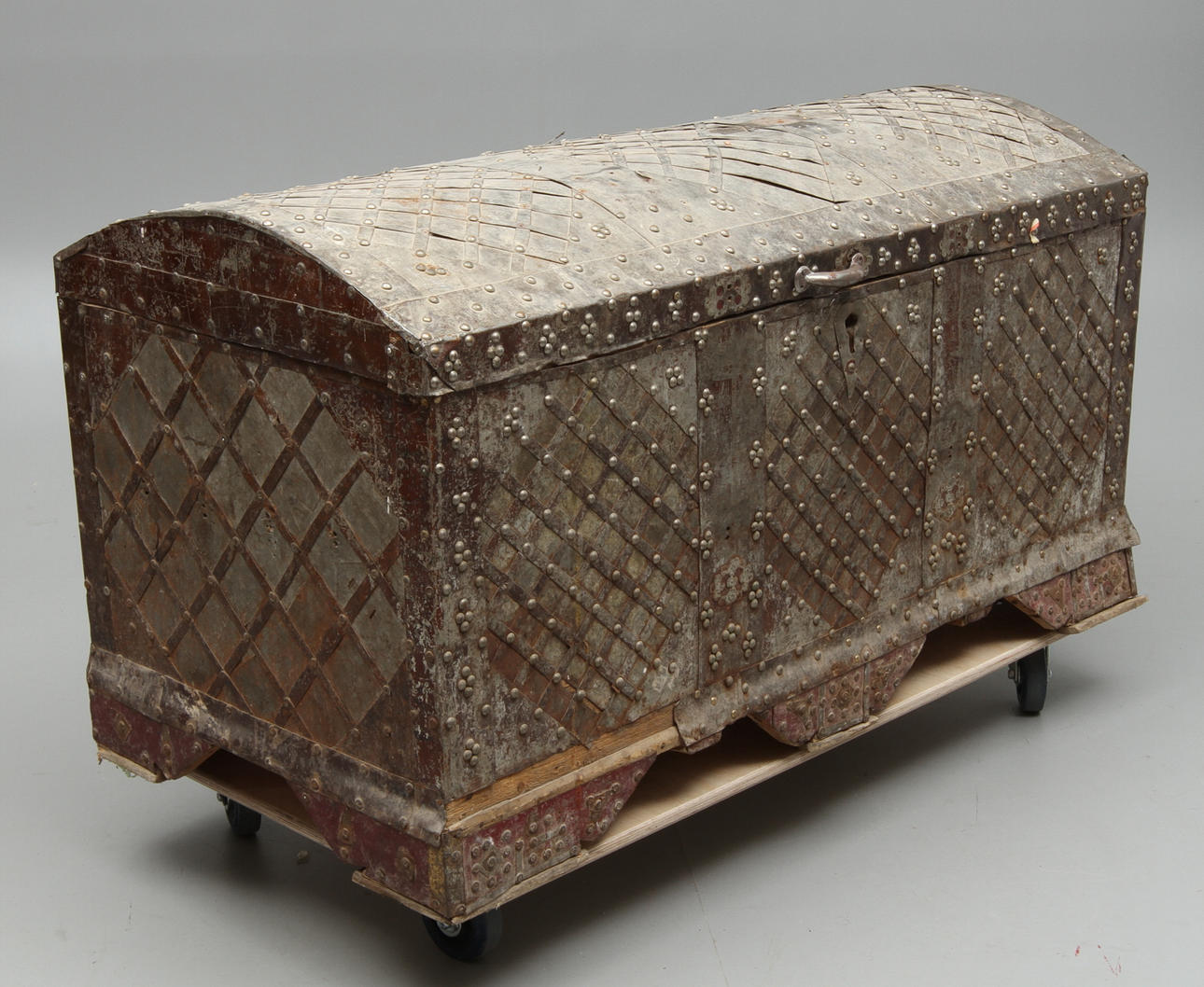 KISTA, metallbeklädd.