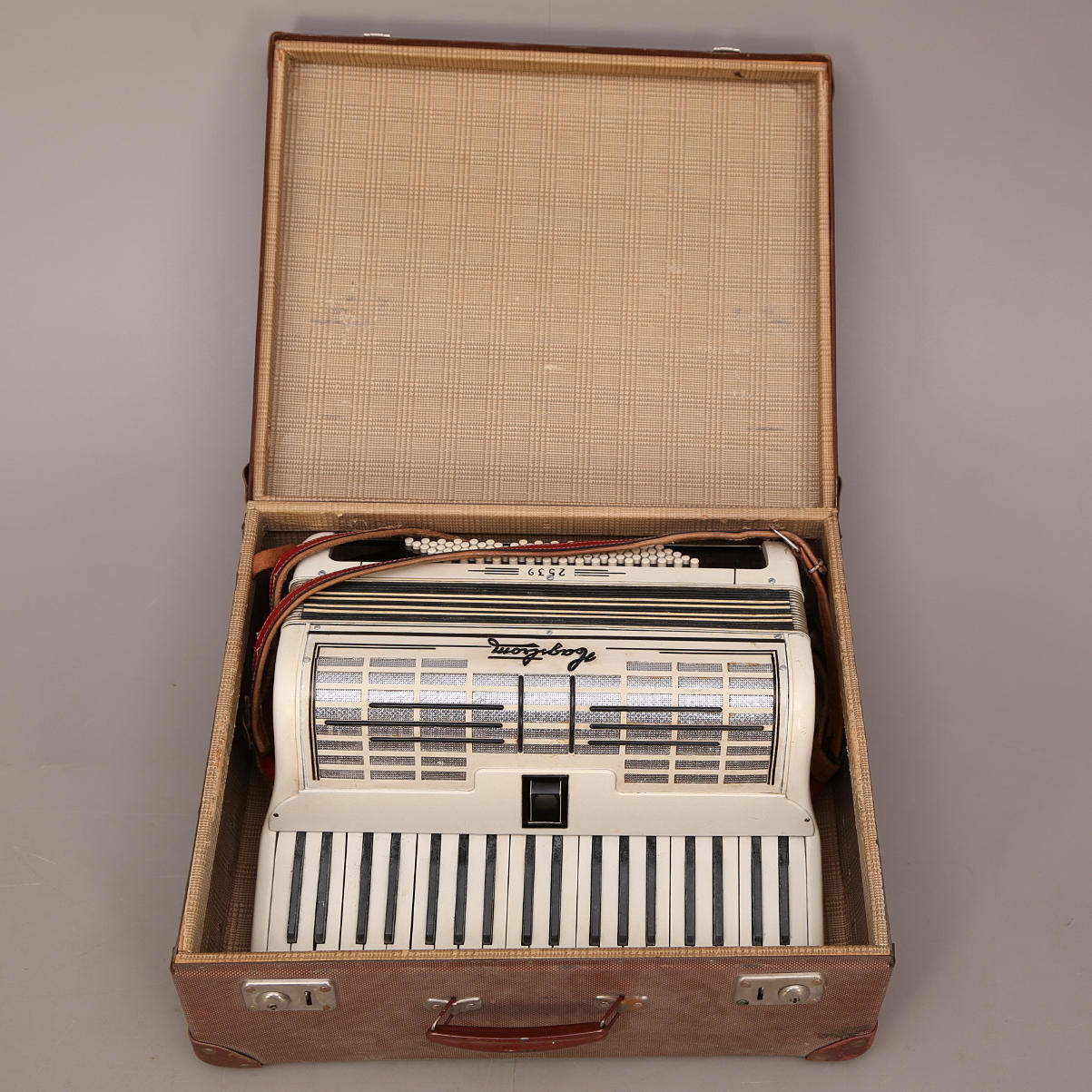 PIANODRAGSPEL, Hagström nr 2139, väska.