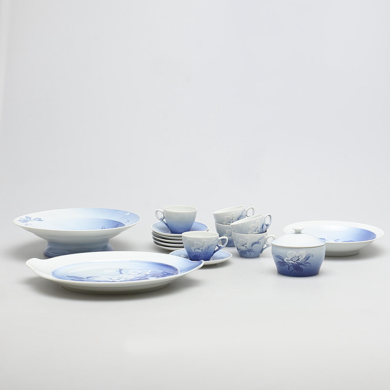 MOCCASERVISDELAR. 16 delar. Porslin "Julros" Bing & Gröndahl. Denmark.