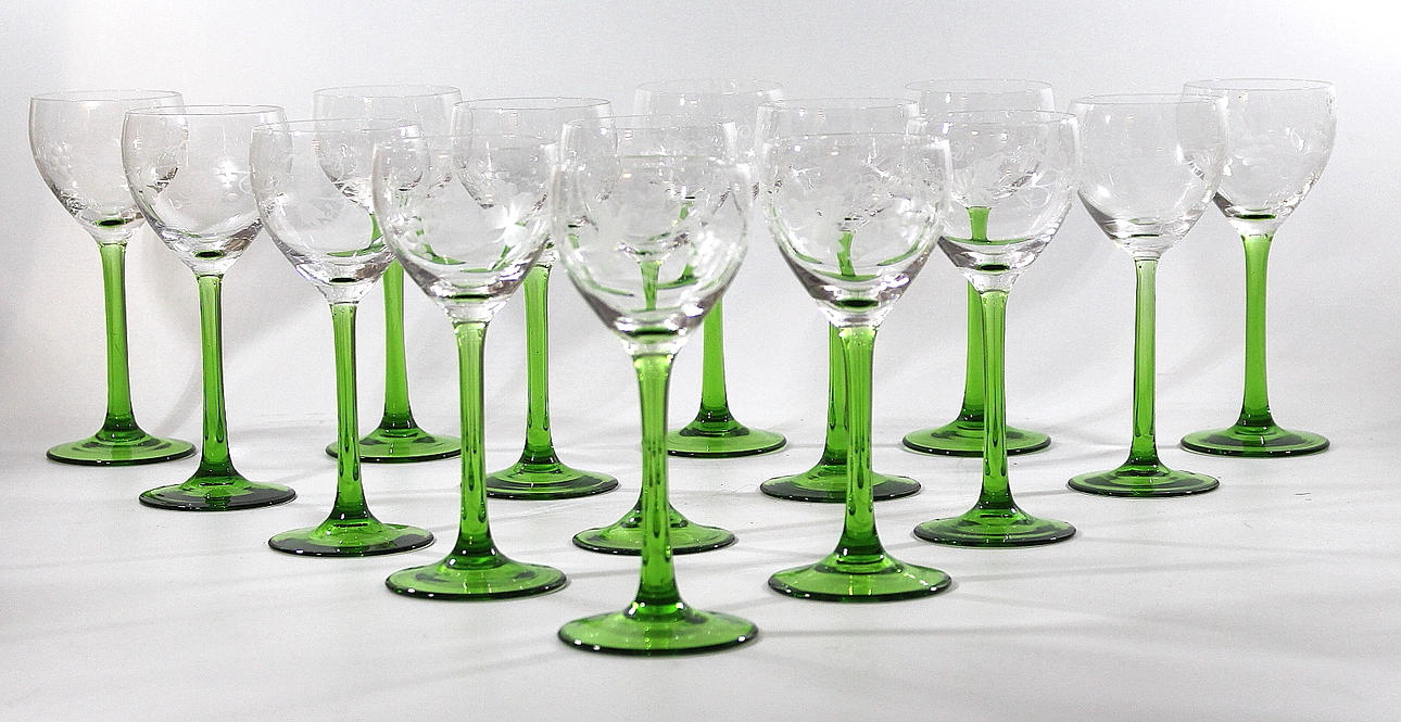 VINGLAS, 15 st, på grön fot.