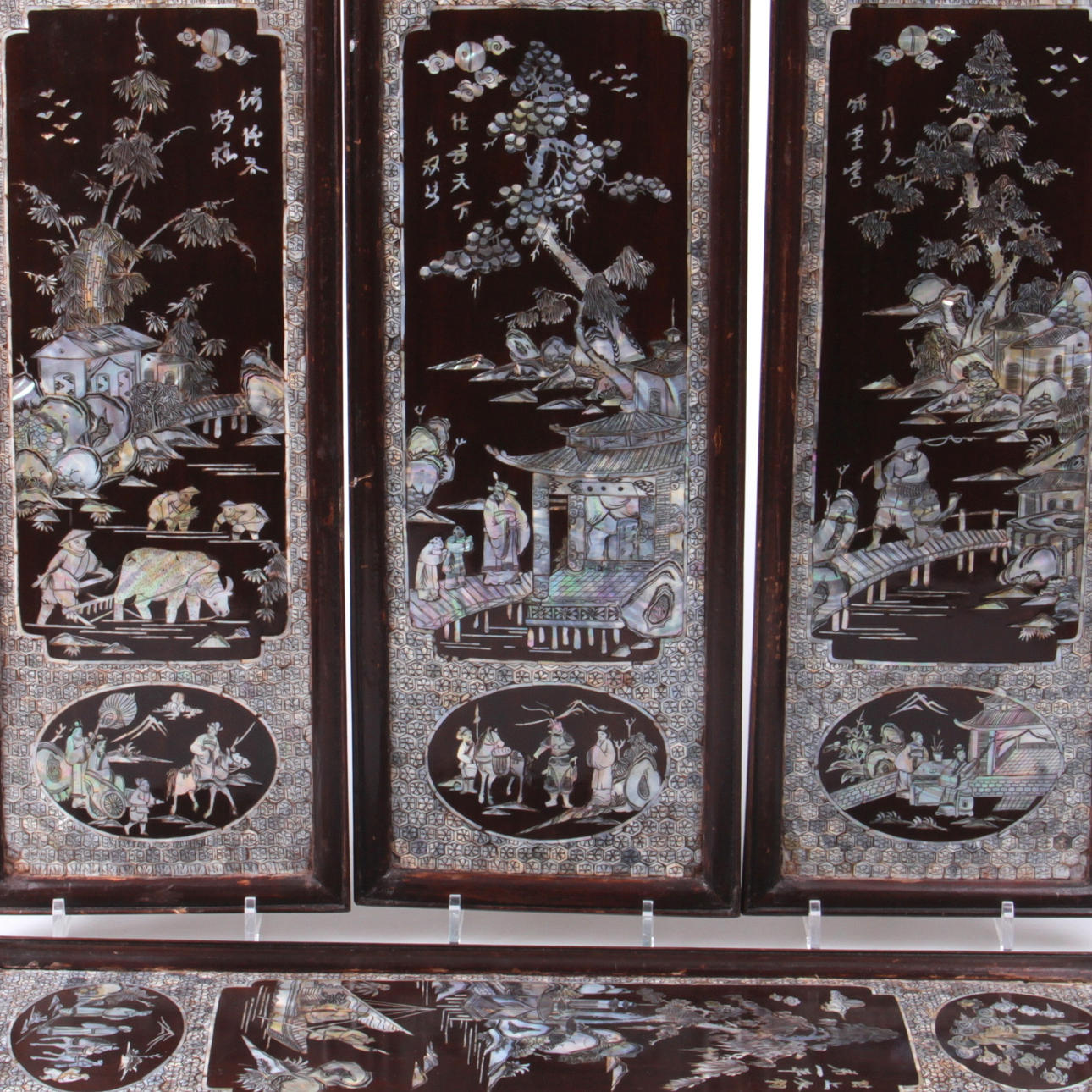 TAVLOR, 4 st. med pärlemotryck, Kina, 1900-tal.