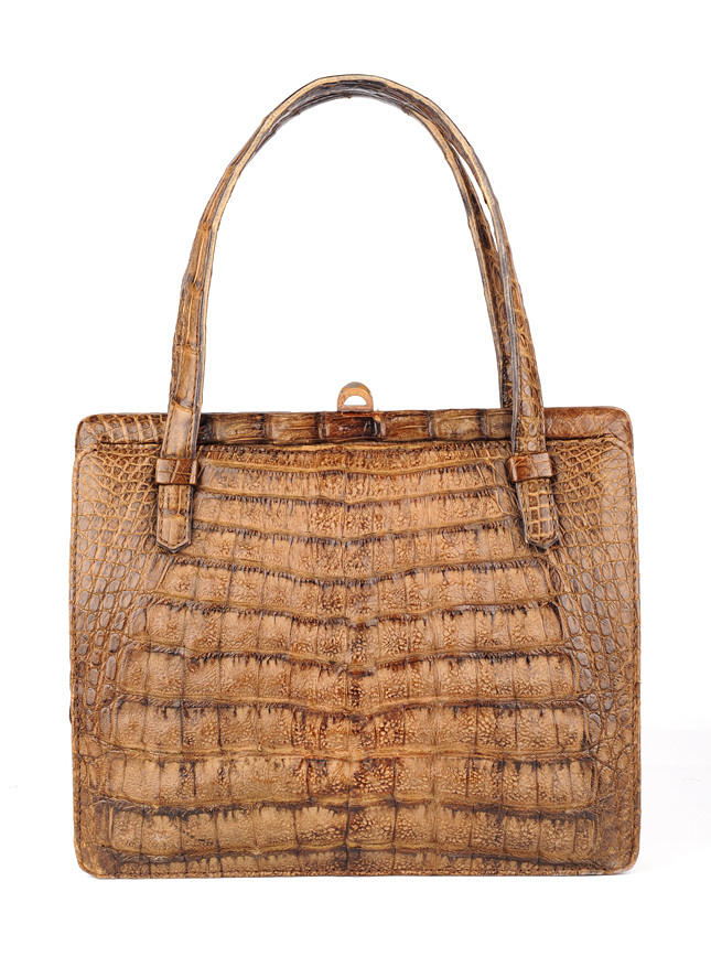 HANDVÄSKA i präglat krokodilläder. guld pil. 2:a hälften av den 20: e århundrade.