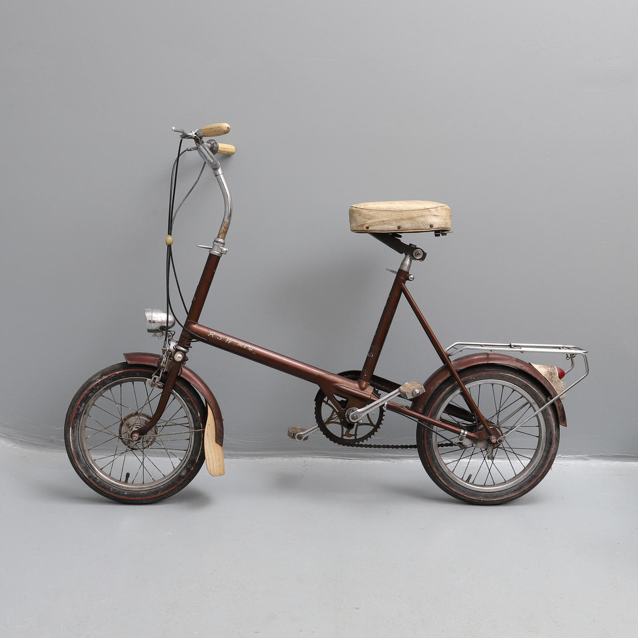 EN DAME VINTAGE RALEIGH CYKEL.