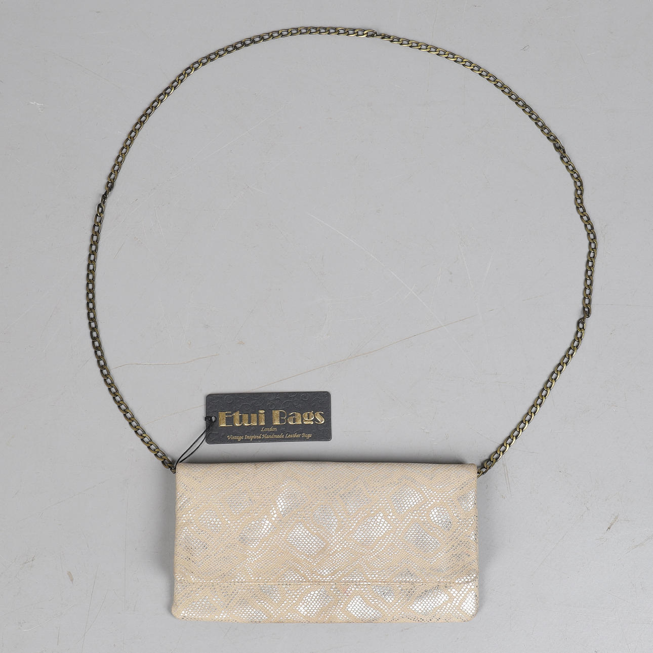 UN BOLSO DE NOCHE ETUI BAGS.