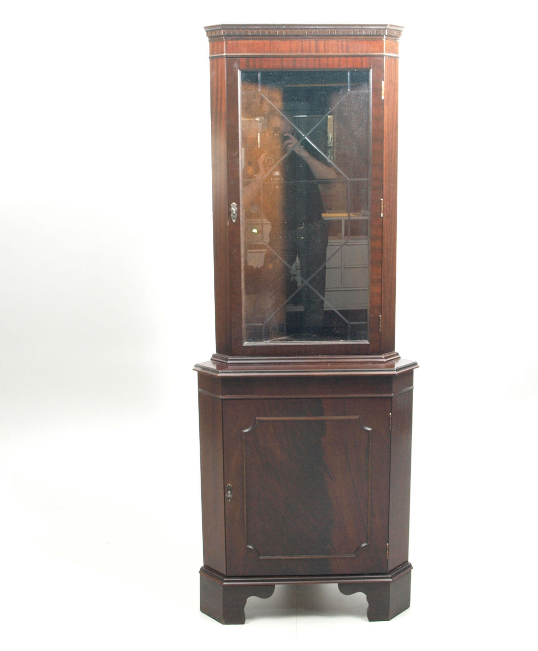 HÖRNSKÅP MED VITRINOVANDEL, mahogny, 1970-80-tal.