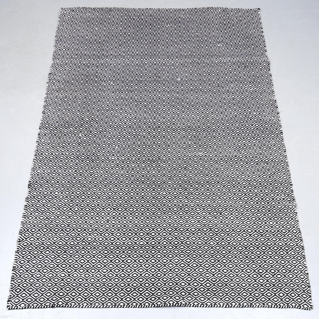 MATTA, mönster gåsöga, ull, ca 200x138 cm.