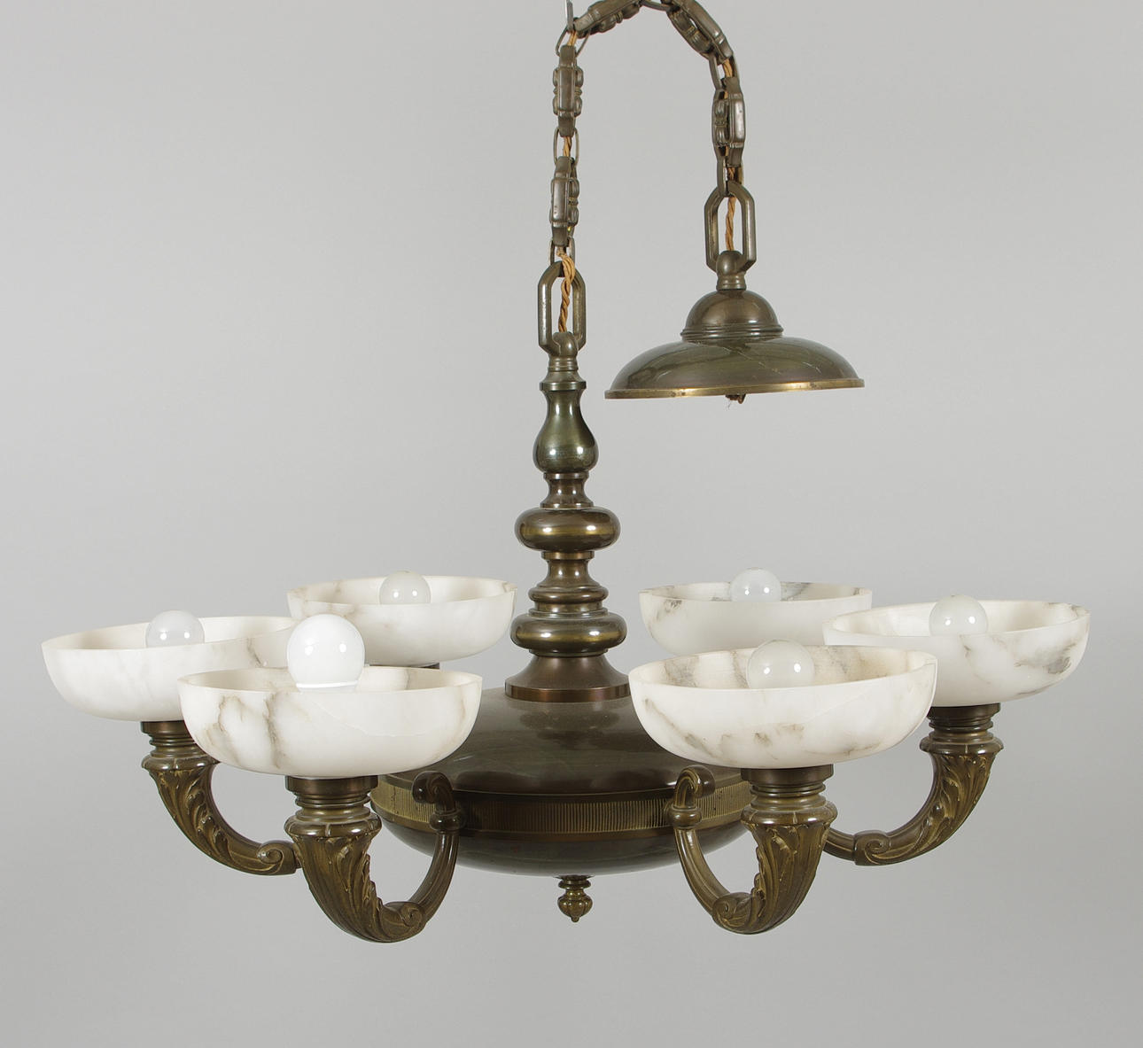 TAKARMATUR, 6-armad, malm med marmorkupor.