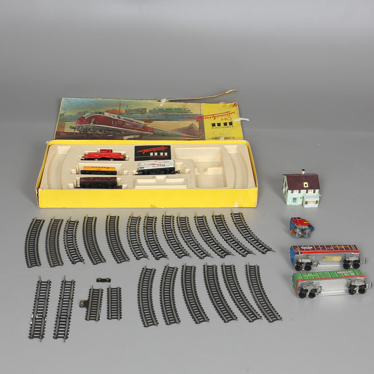 LEKSAKSTÅG med räls. Fleischmann 1111 Favorit, Västtyskland.