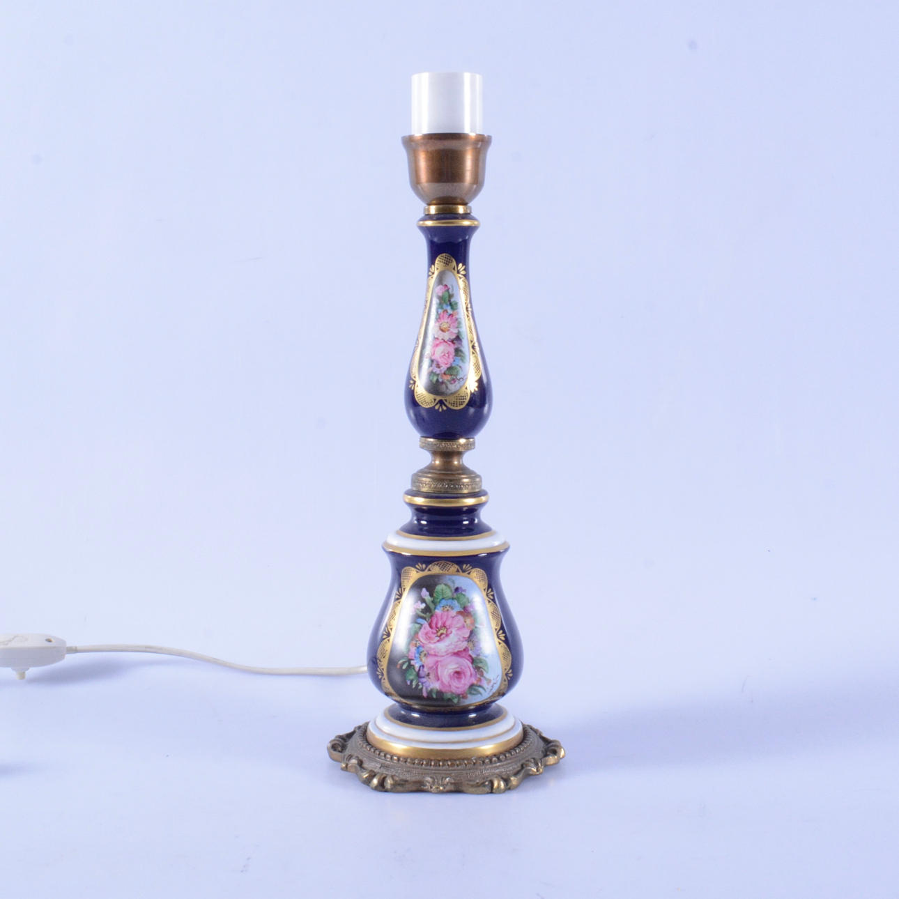 TABLE LAMP, porcelain/brass, 1900s.