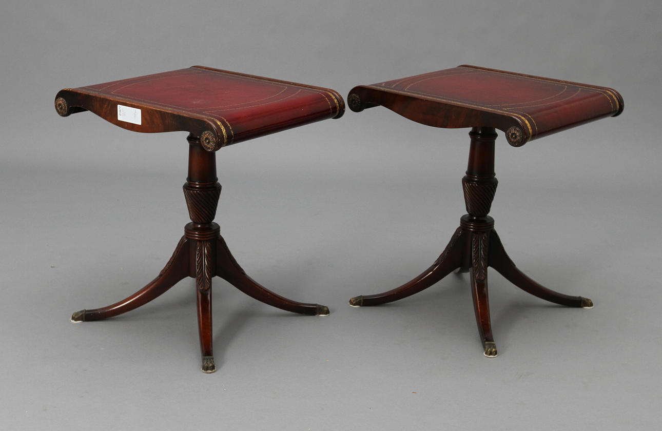 BORD, ett par, engelsk stil, 1900-tal.