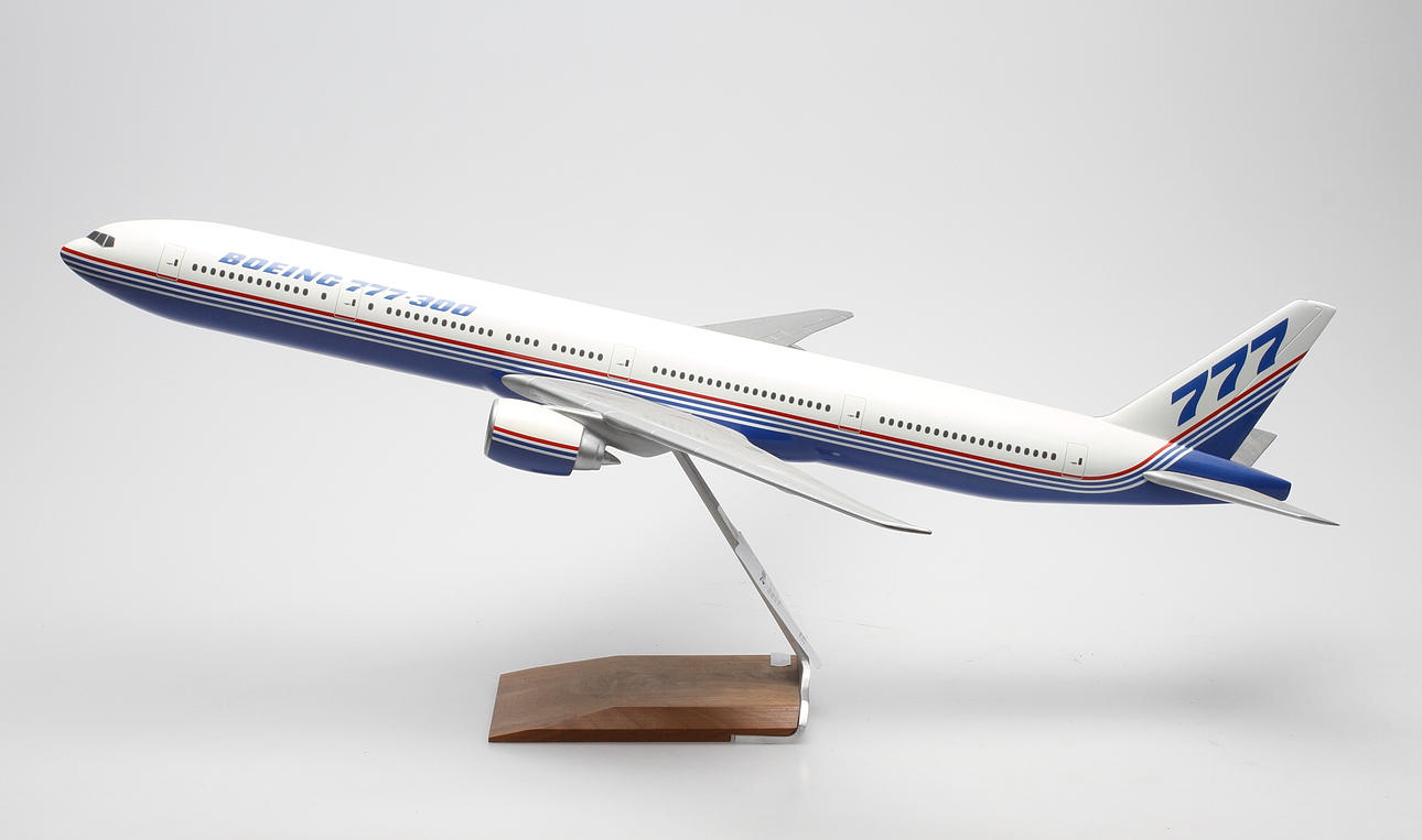 FLYGPLANSMODELL, Boeing 777-300, skala 1:100.