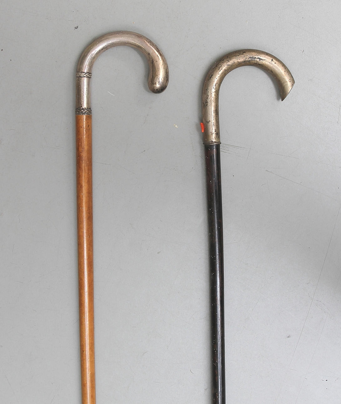 KÄPPAR, 2 st med silverkrycka, 1900-tal.