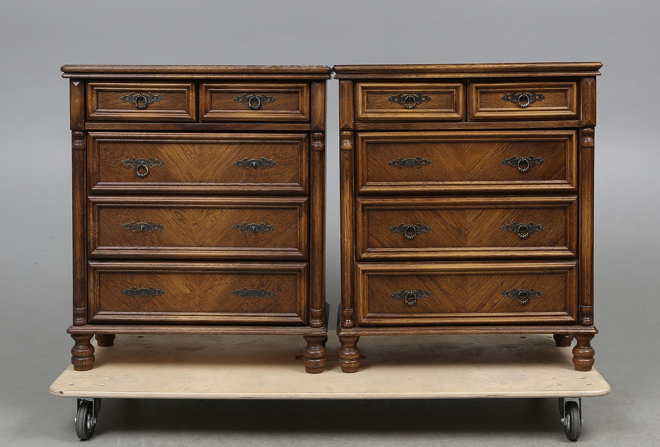 BYRÅAR, ett par, 1900-tal.