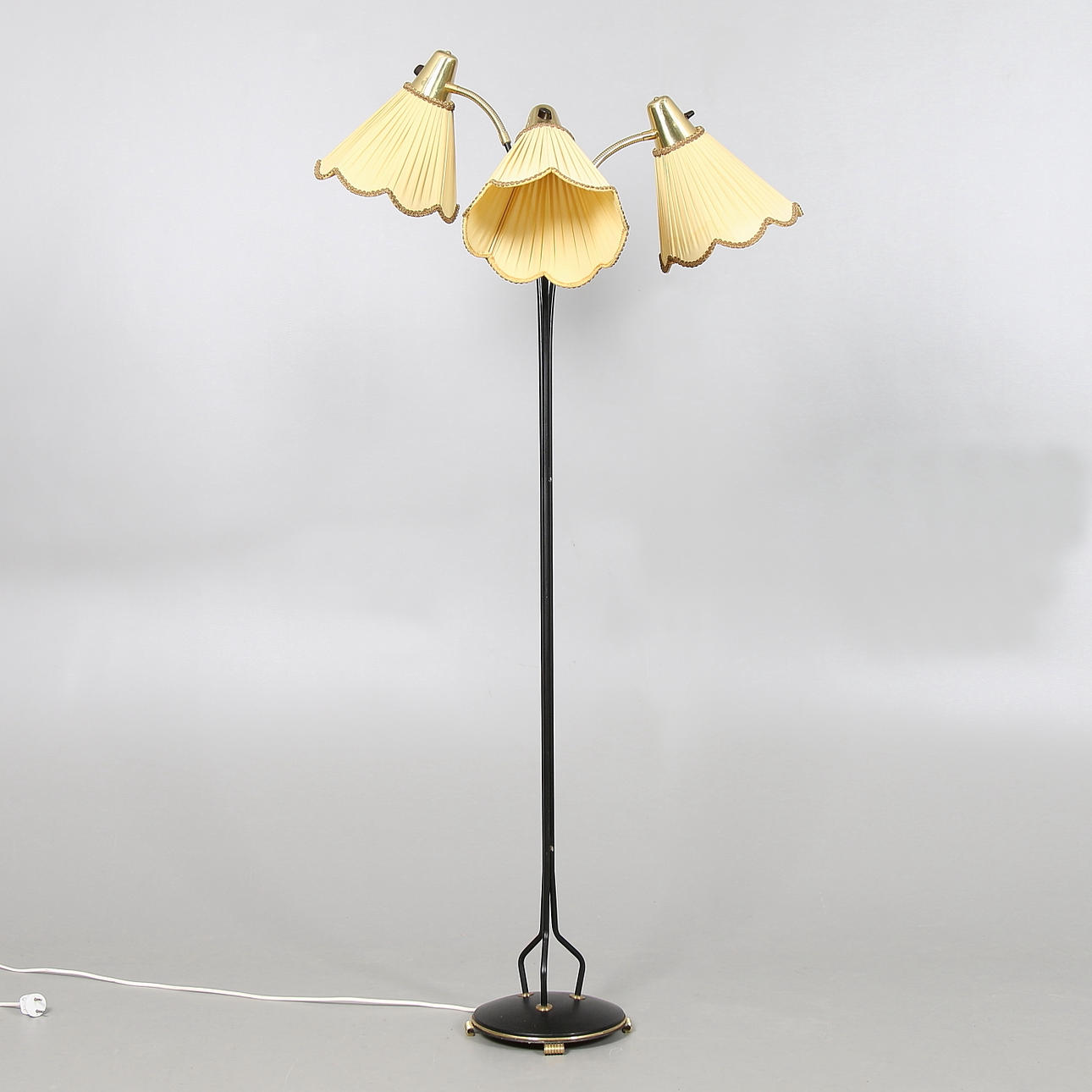 GOLVLAMPA, Eskilstuna. 1900-talets mitt.