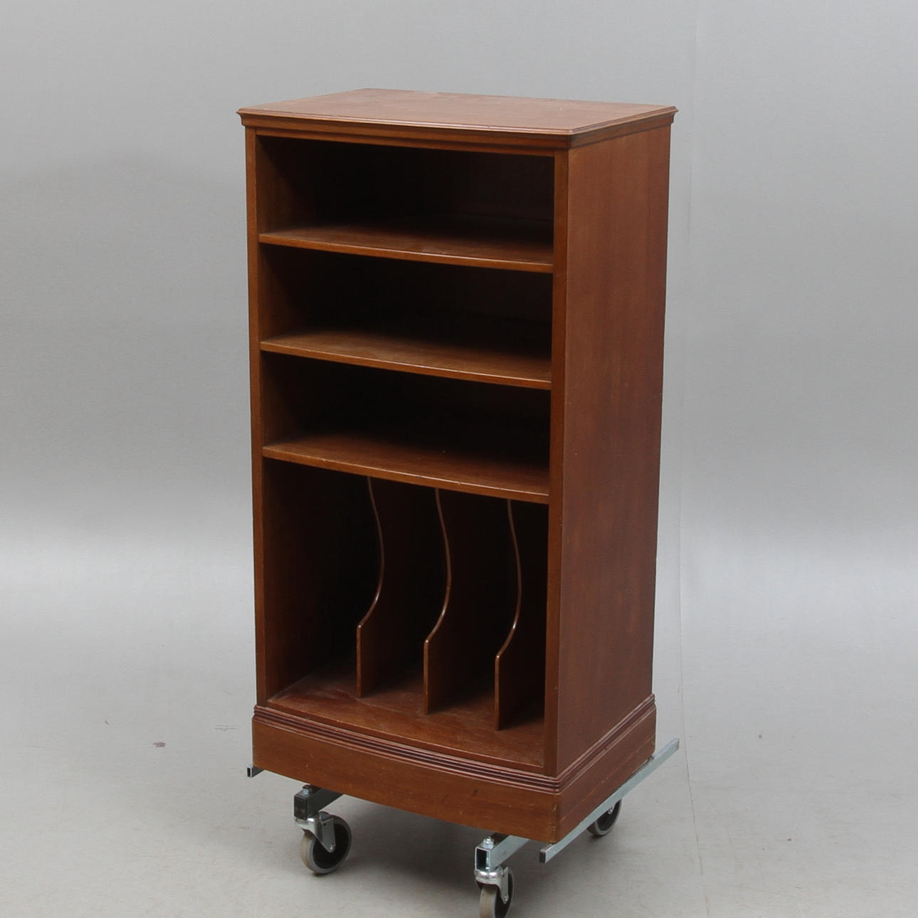 HYLLA, engelsk stil, 1900-talets andra hälft.