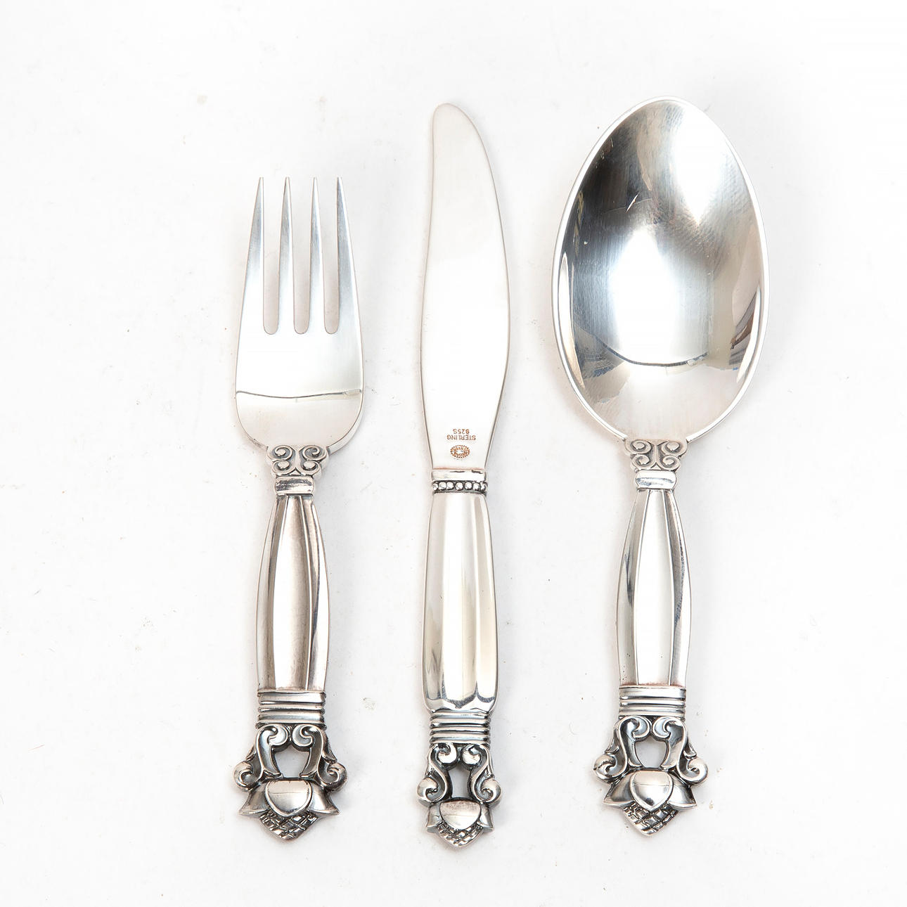 GEORG JENSEN, 3 st barnbestick, "Konge", sterlingsilver.