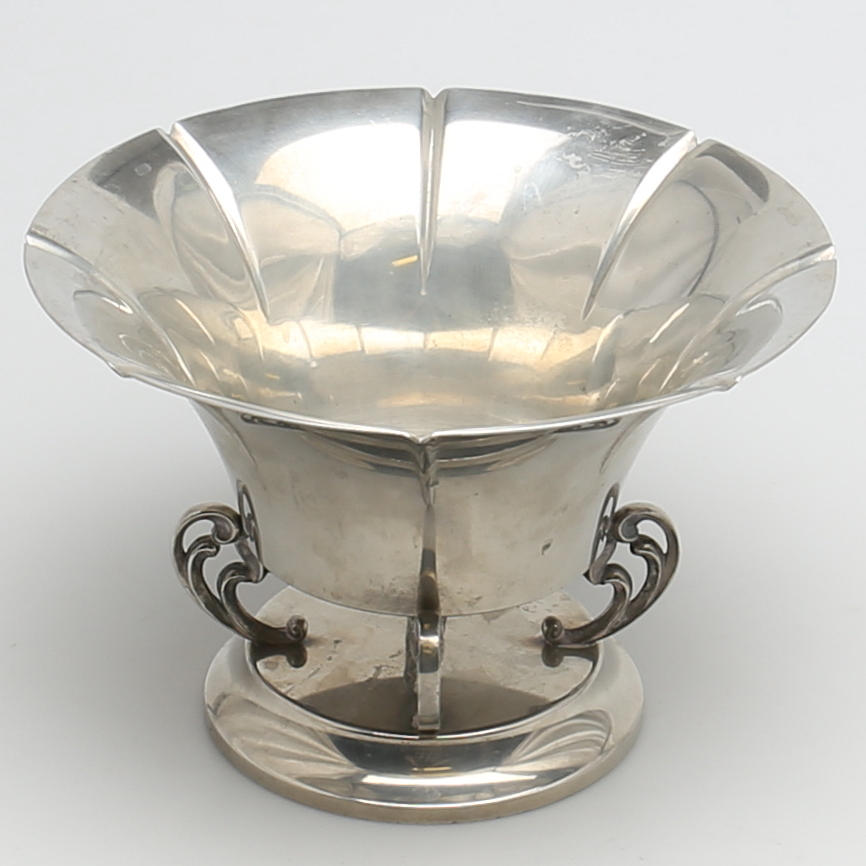 TENNSKÅL i svenskt tenn. Knut Eriksson & Co, Eskilstuna. 1934.