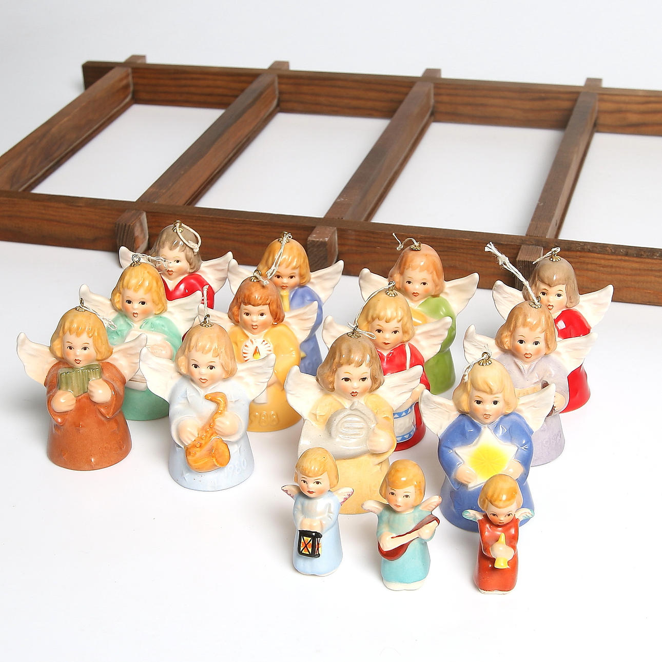 FIGURINER, 15 st, porslin, Änglar, Goebel, Hummel. 1900-talets senare del.