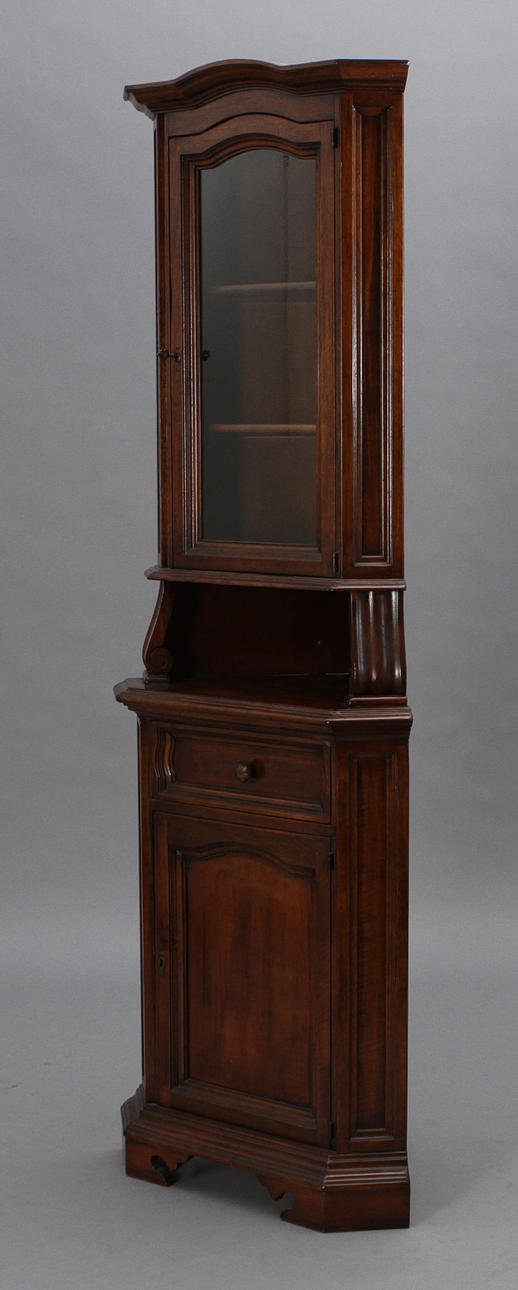 HÖRNSKÅP, 1900-tal.