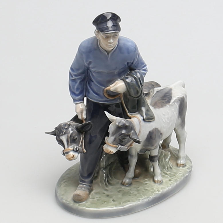 FIGURIN. Porslin. Pojke med kalvar. Chr. Thomsen. Royal Copenhagen. Denmark.