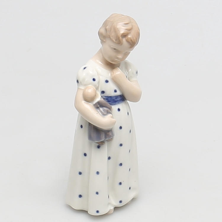 FIGURIN. Porslin. Flicka med docka. Ada Bonfils. Royal Copenhagen. Denmark.