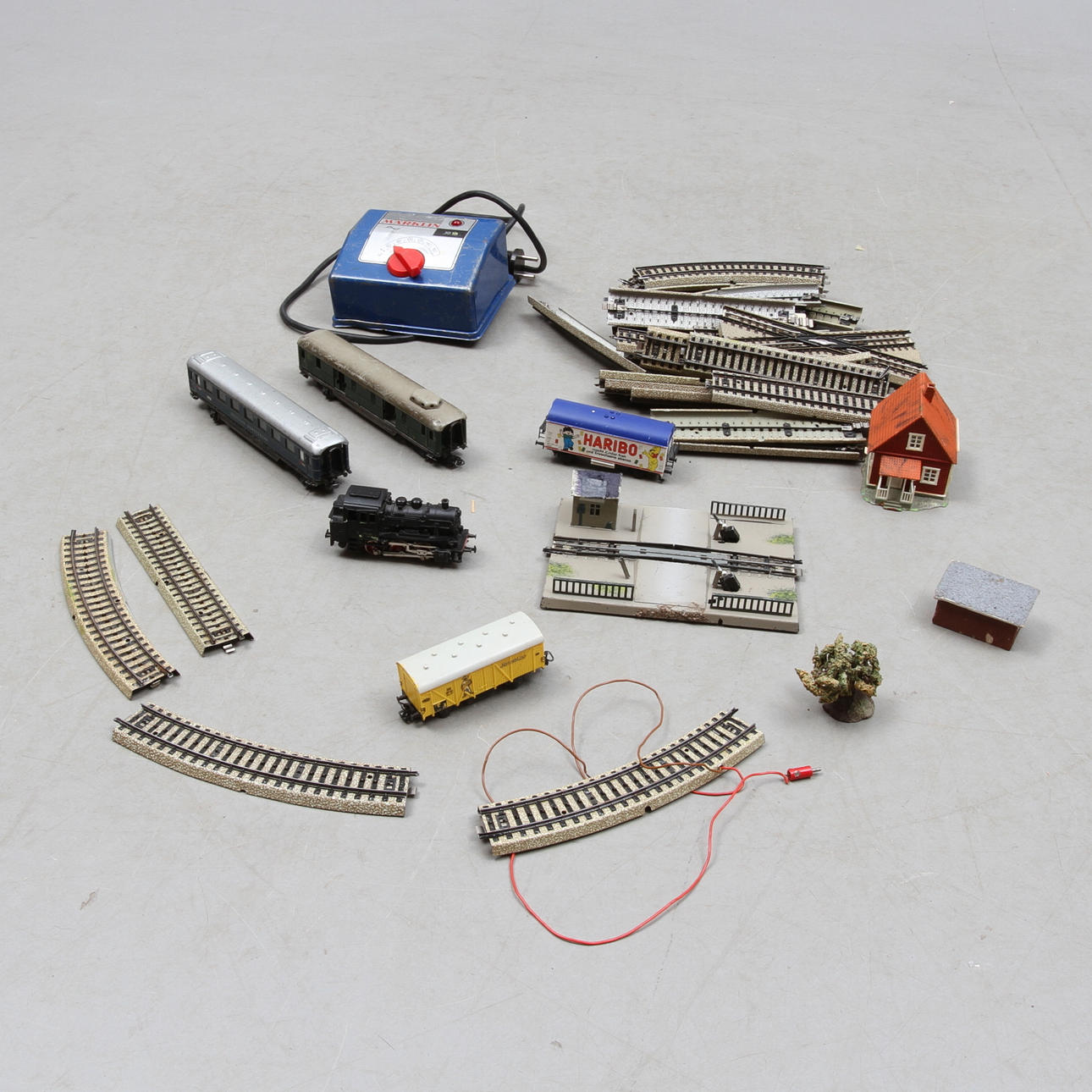 MÄRKLIN, 1 ånglok, 4 vagnar, räls med mera.