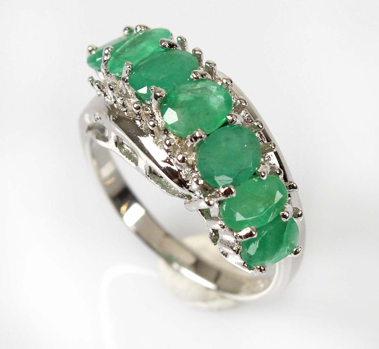 EMERALD RING SIGNED HARRY IVENS, SILVER 925.