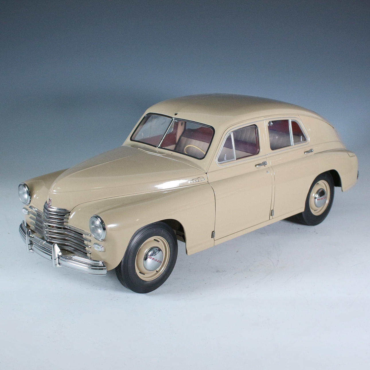 Modellauto 'GAZ M20 Pobeda Limousine'.