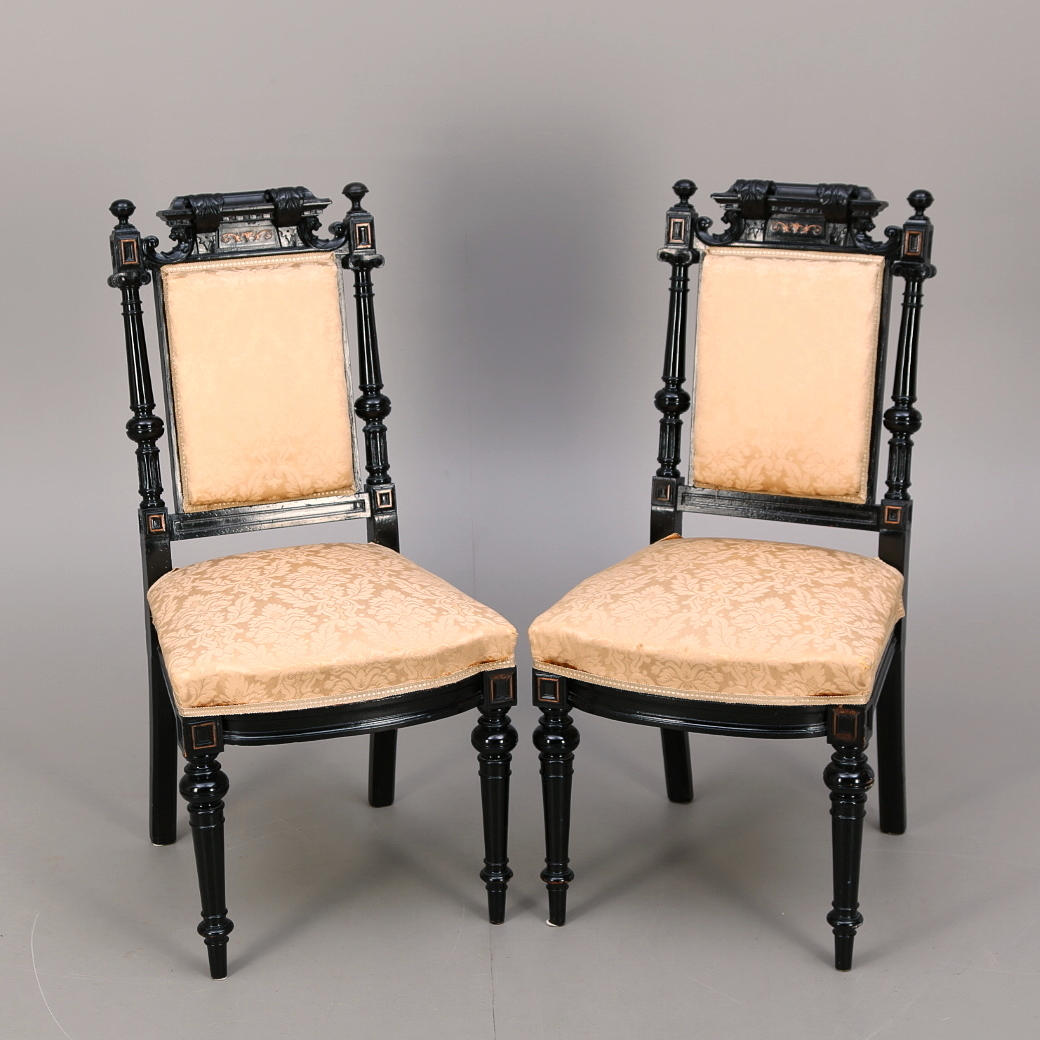 STOLAR, ett par, nyrenässans, svartlackerade, 1800-talets senare del.