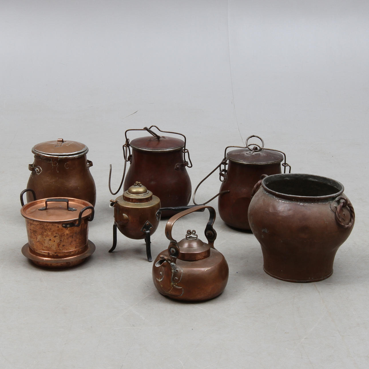 PARTI KOPPAR, 7 delar, bland annat burkar med lock, kaffepanna, 1800/1900-tal.