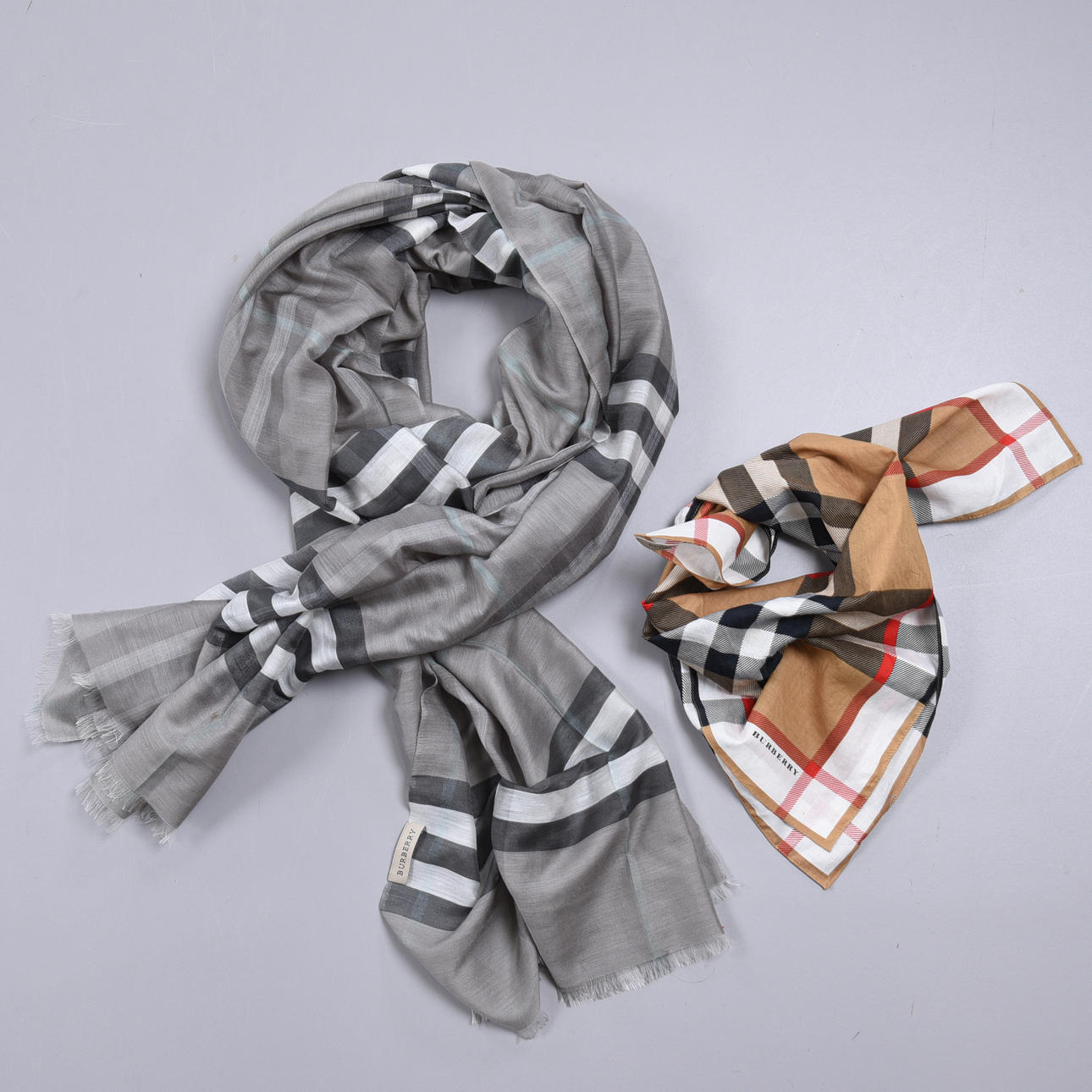 BURBERRY, Sjal samt Scarf (2).
