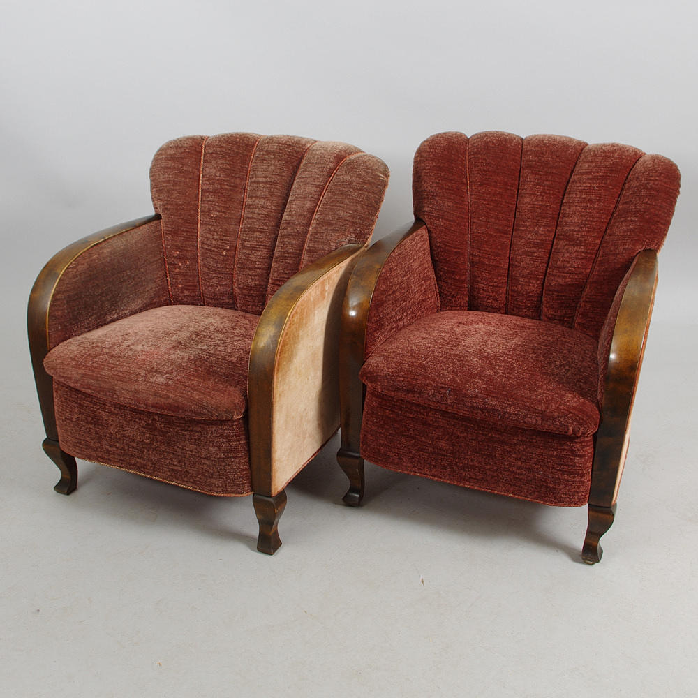 FÅTÖLJER, 1 par, björk med vinröd plyschklädsel.