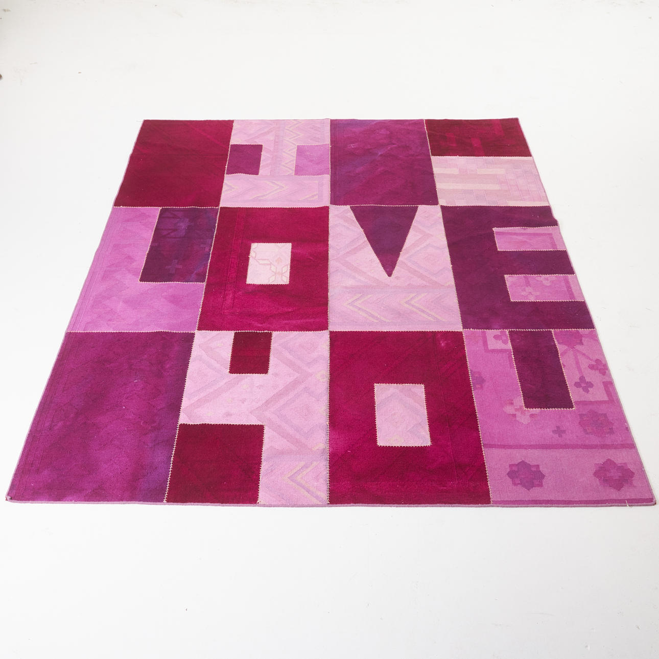 ORIENTMATTA, patchwork, Indien, sammanfogade delar av infärgade äldre vävda dhurries/kelimer, ca 272x234 cm.