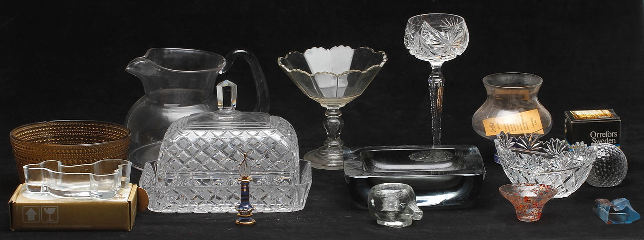 GLASFÖREMÅL, bland annat Finland, 1900-tal.