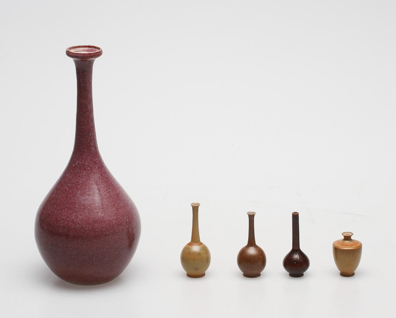 VASER, 5 st, stengods, Höjanäs och Skottorp.