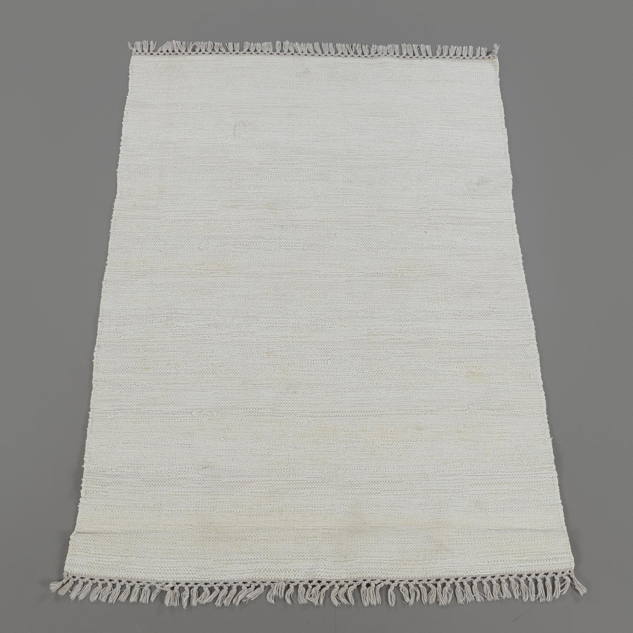 TRASMATTA, vit, ca 217x153 cm.