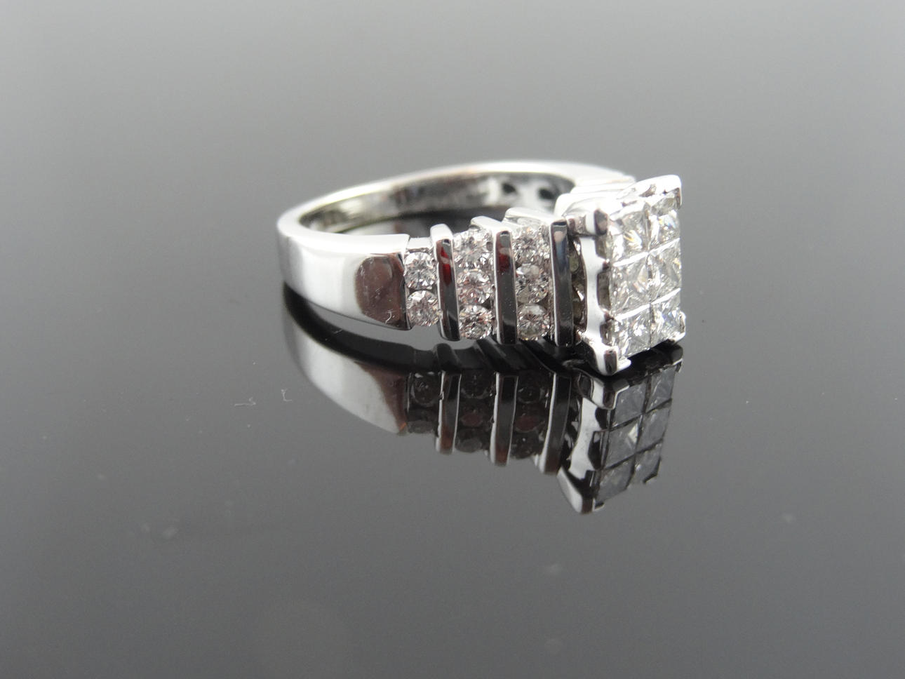 Kvinnors Grand Princess Design diamantring 1,14cts.