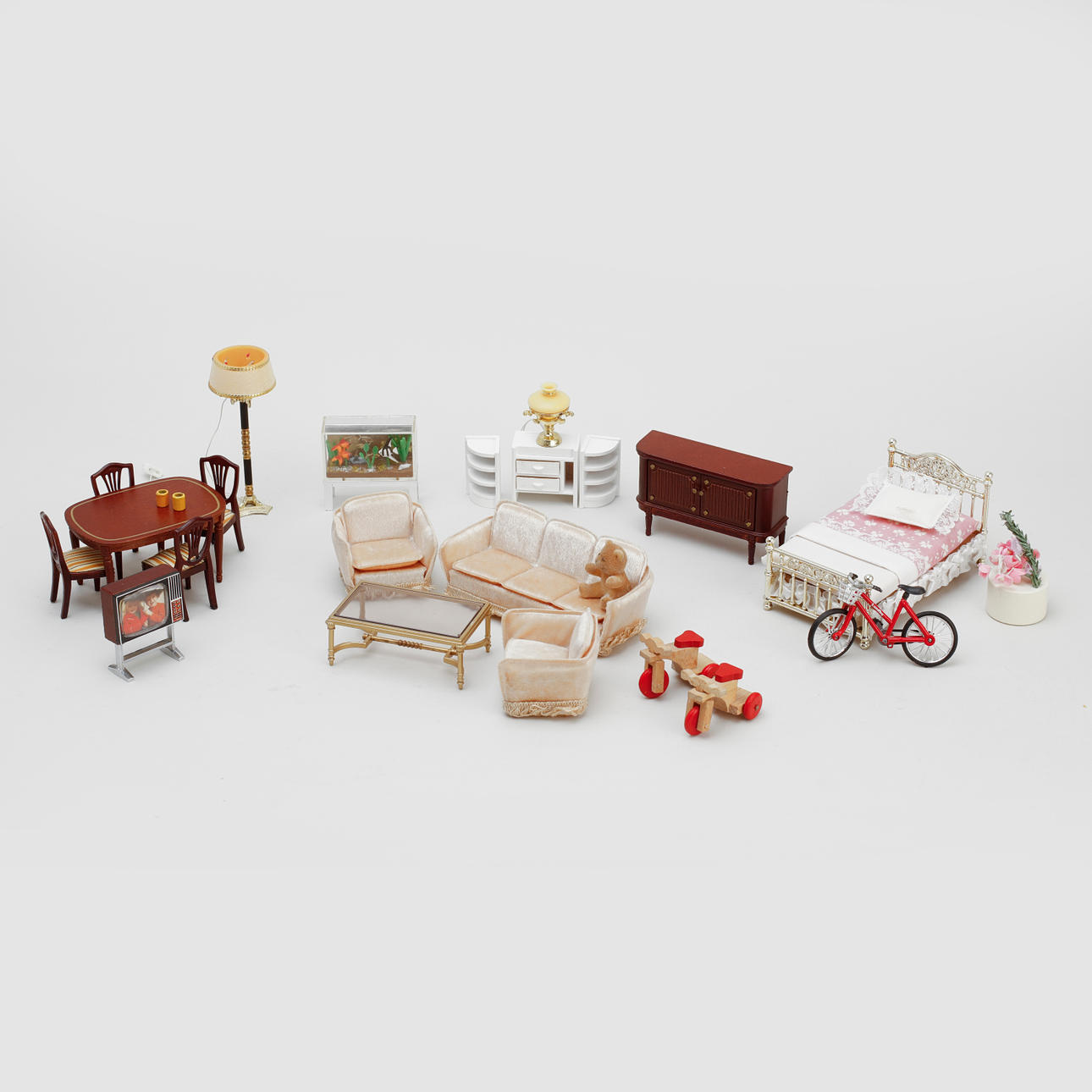 DOCKSKÅPSMÖBLER, 23 delar, bland annat Lundby.