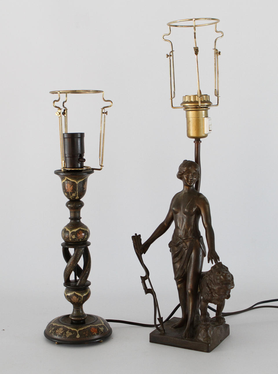 BORDSARMATURER, 2 st. Brons och trä.