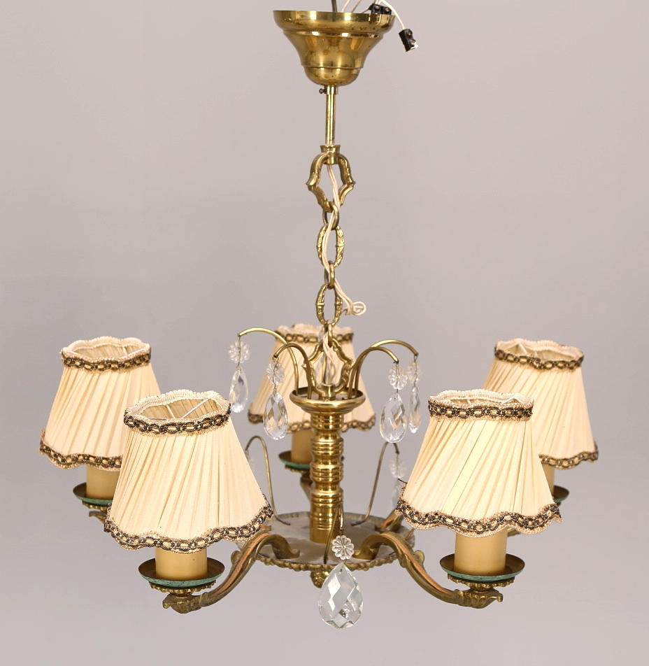 TAKLAMPA, mässing/grönpatinerad med prismor, 1900-talets första hälft.