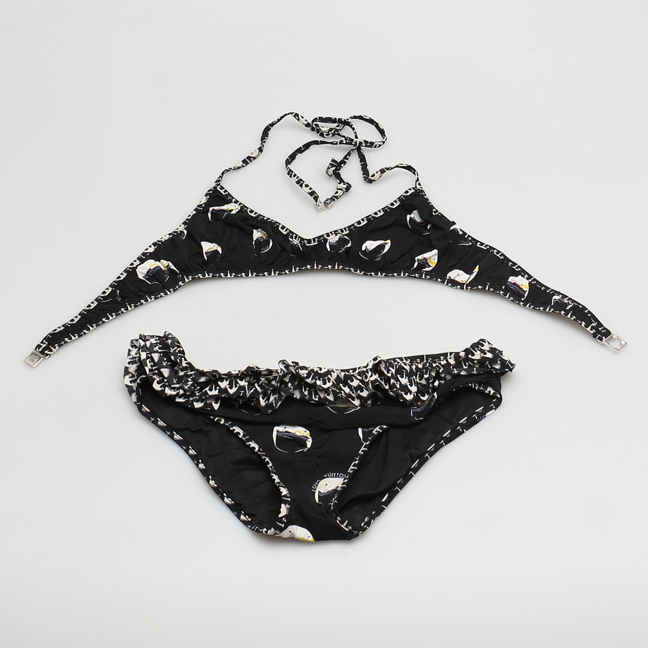 BIKINI i storlek 38. I originalförpackning. Louise Vuitton, Frankrike.