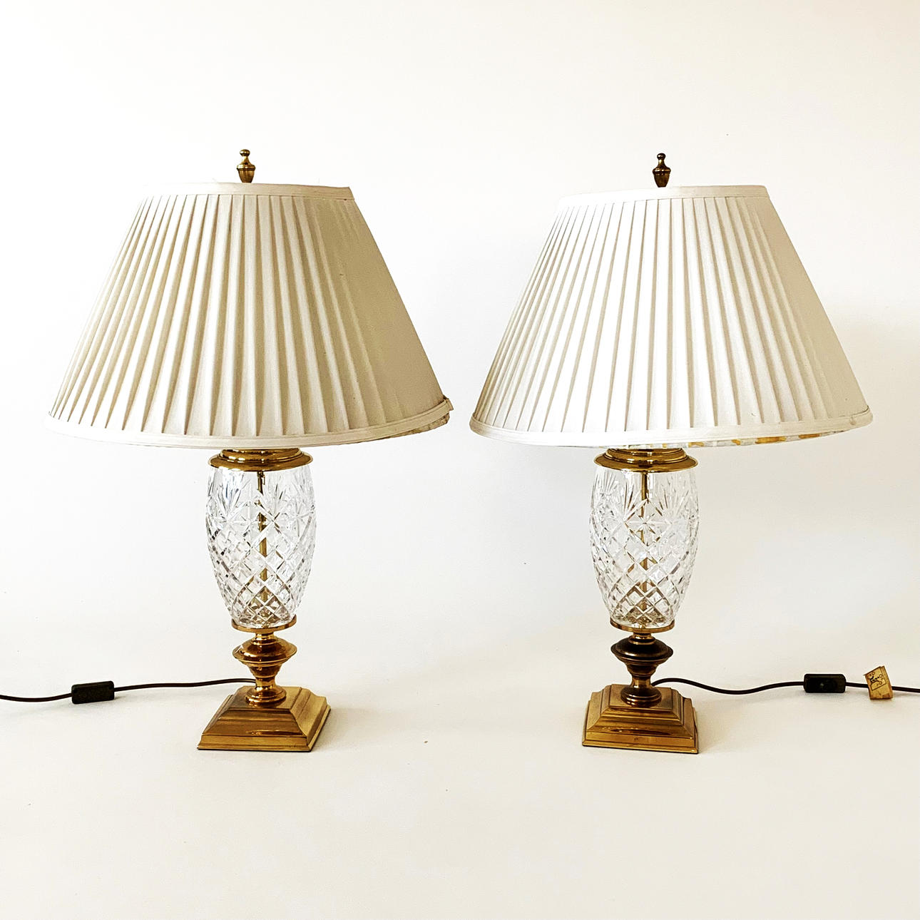 KLIPPA KRISTALL LAMPOR OCH NYANSER.