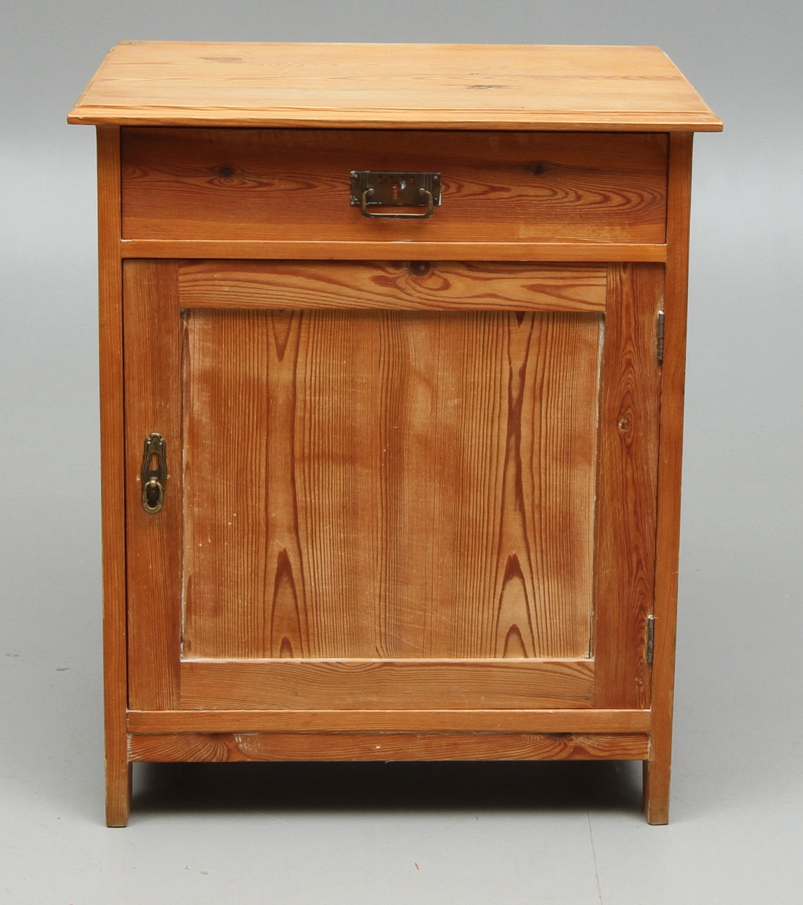 POTTSKÅP. 1900-talets början.