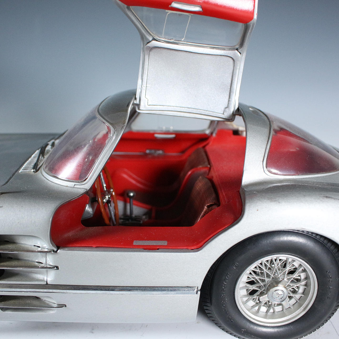REVELL. Mercedes-Benz 300 SLR, 1993, scale 1:12. Toys - Toys 