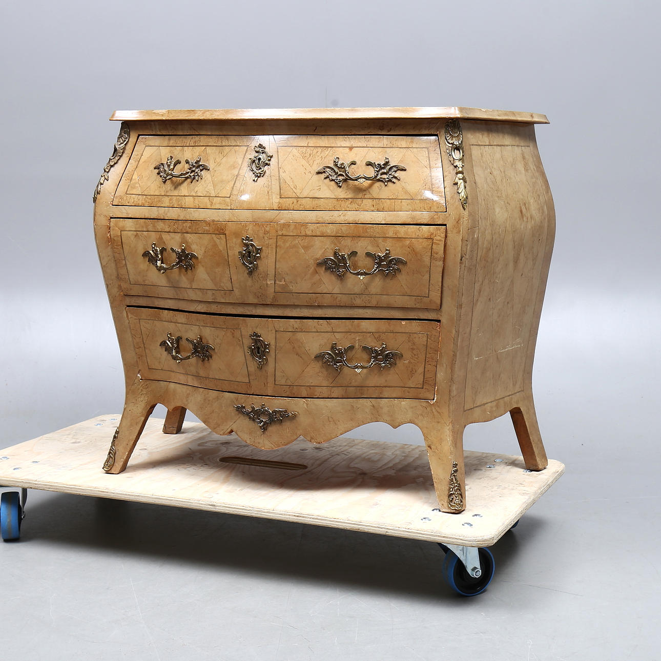 BYRÅ, rokokostil, omkring 1900.