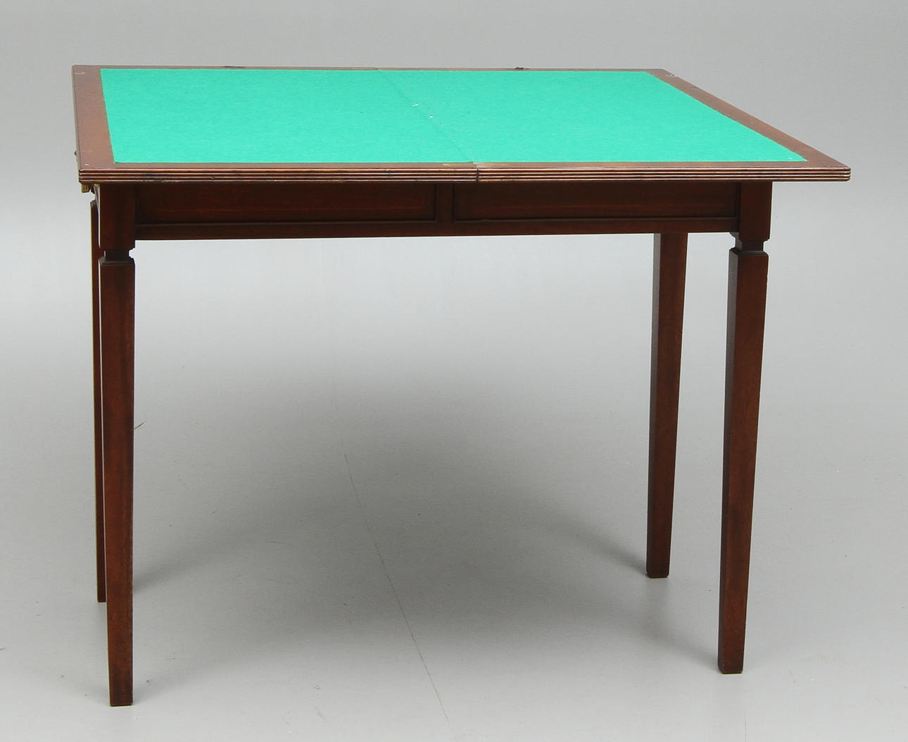 SPELBORD, engelsk stil, 1900-tal.