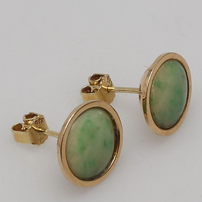 ÖRHÄNGEN, 1 par i 14K gulguld med grön jade.