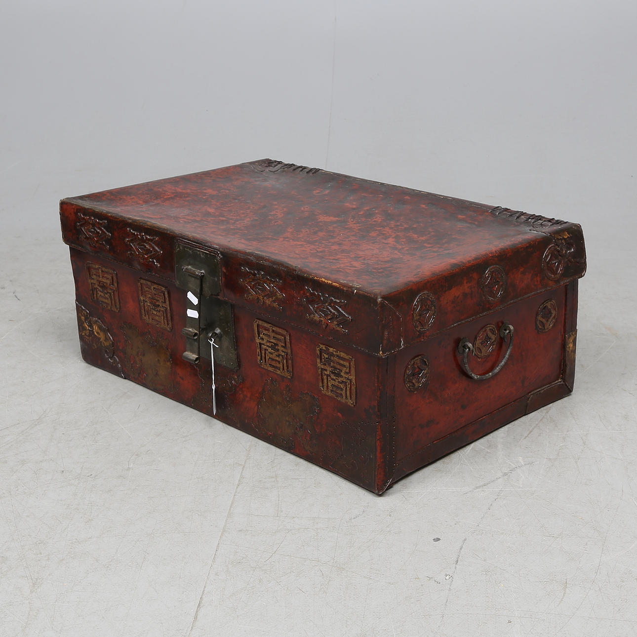 BRÖLLOPSKOFFERT, lackerat och behandlat läder, Kina.