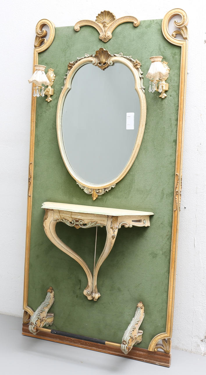 SMINK/TOALETTMÖBEL, vägg med spegel och bord.